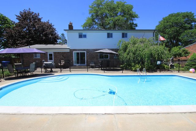 32310 Coventry Place, Warren, MI 48093