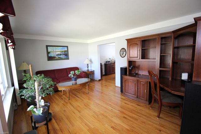 32310 Coventry Place, Warren, MI 48093
