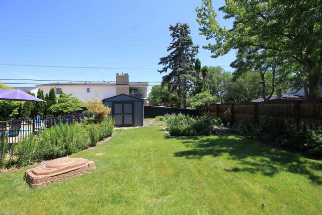 32310 Coventry Place, Warren, MI 48093