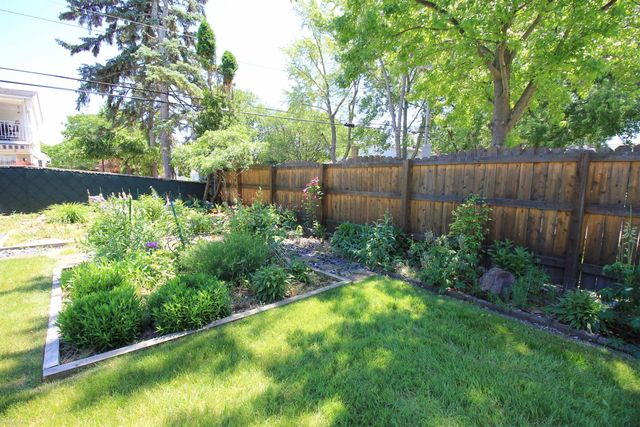 32310 Coventry Place, Warren, MI 48093