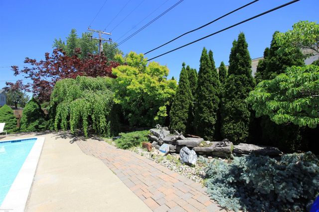 32310 Coventry Place, Warren, MI 48093