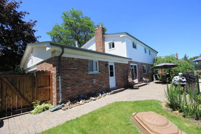 32310 Coventry Place, Warren, MI 48093