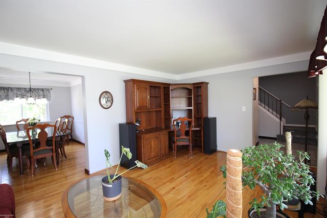 32310 Coventry Place, Warren, MI 48093