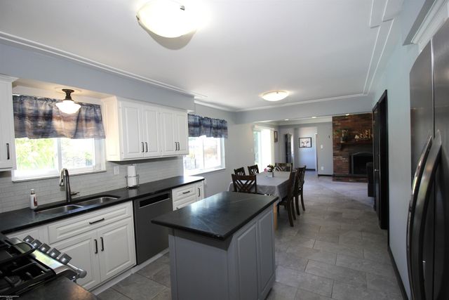 32310 Coventry Place, Warren, MI 48093