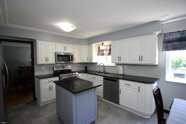 32310 Coventry Place, Warren, MI 48093