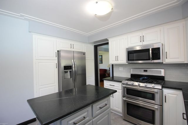 32310 Coventry Place, Warren, MI 48093