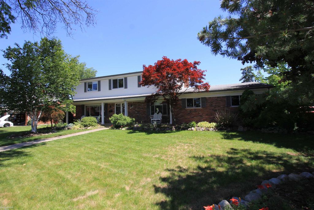 32310 Coventry Place, Warren, MI 48093
