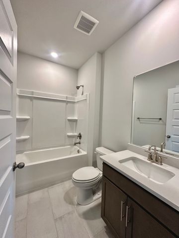 1025 Stoney Brook PVT Bend, Gallatin, TN 37066