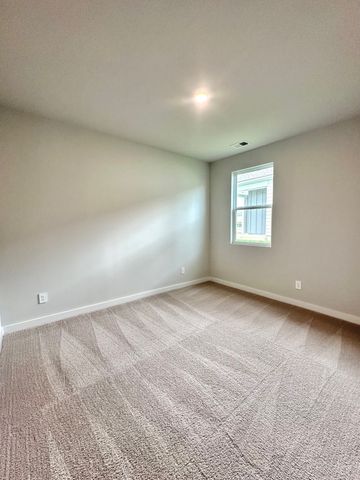 1025 Stoney Brook PVT Bend, Gallatin, TN 37066