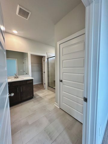 1025 Stoney Brook PVT Bend, Gallatin, TN 37066