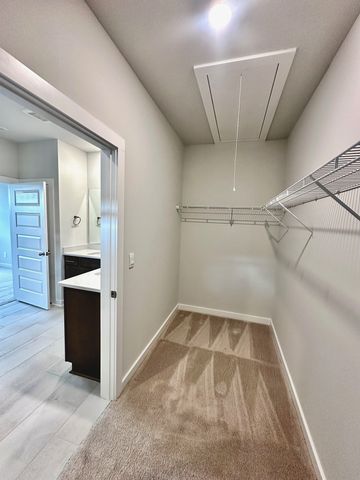 1025 Stoney Brook PVT Bend, Gallatin, TN 37066