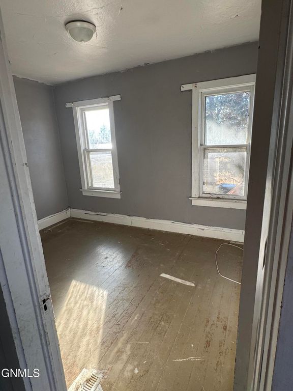 209 2nd NE, LaMoure, ND 58458 photo 17