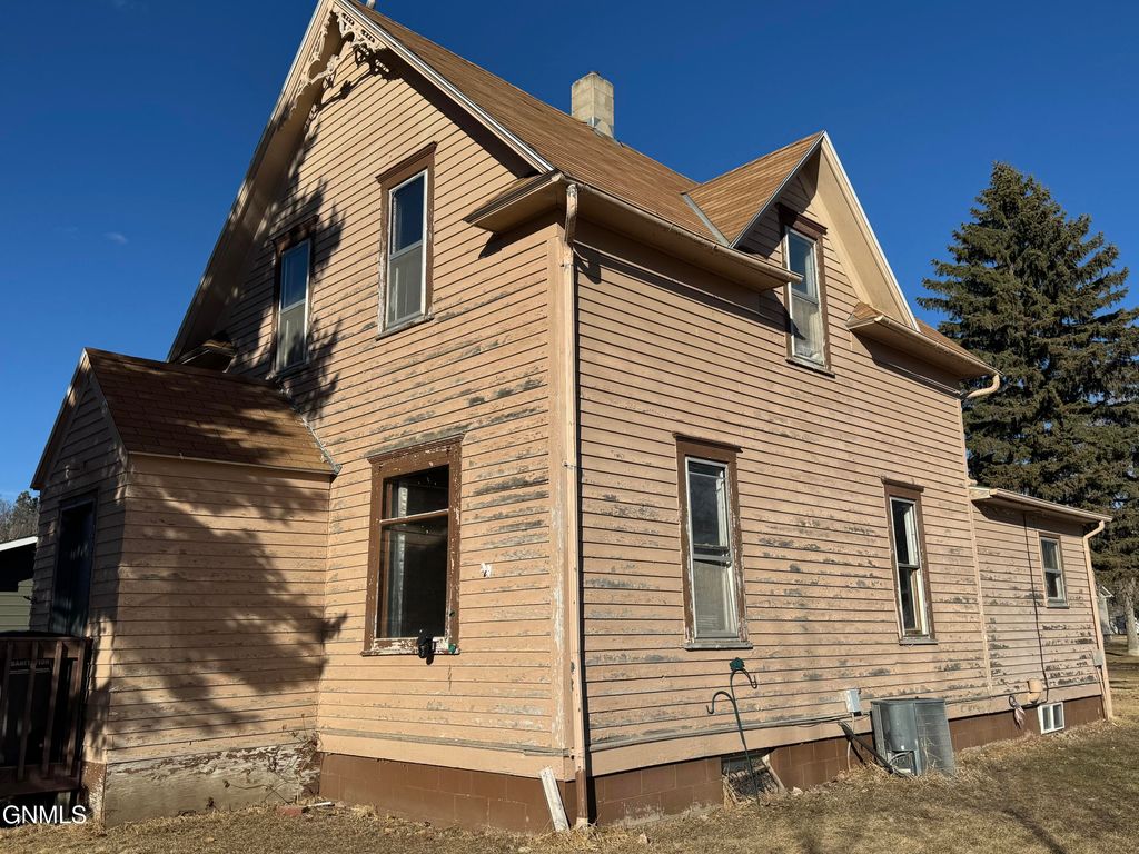 209 2nd NE, LaMoure, ND 58458 photo 2