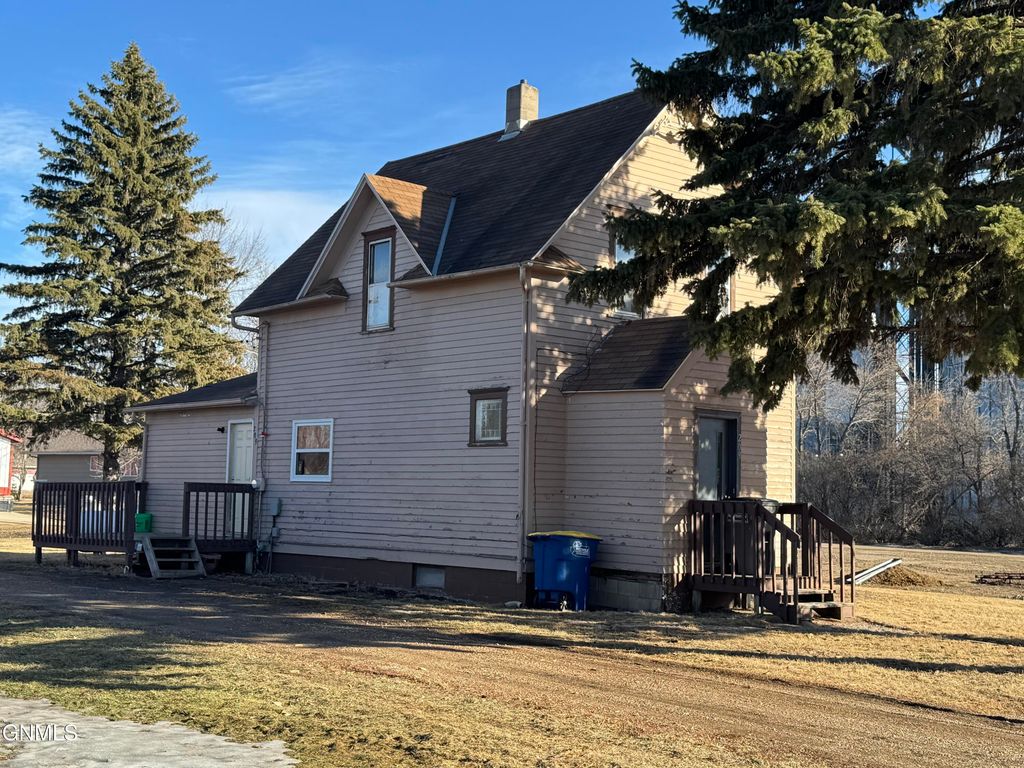 209 2nd NE, LaMoure, ND 58458 photo 4