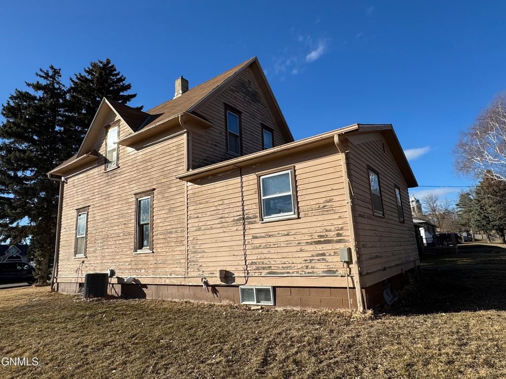 209 2nd NE, LaMoure, ND 58458 photo 6