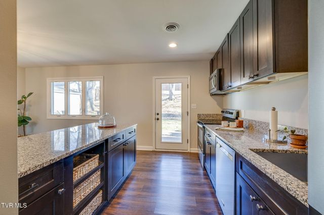 707 Woodhaven Drive, Johnson City, TN 37604