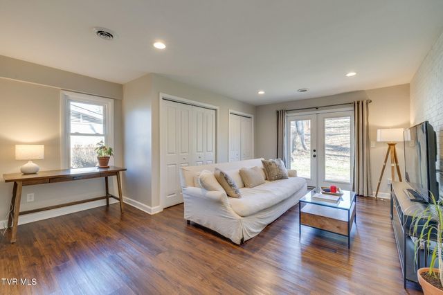 707 Woodhaven Drive, Johnson City, TN 37604