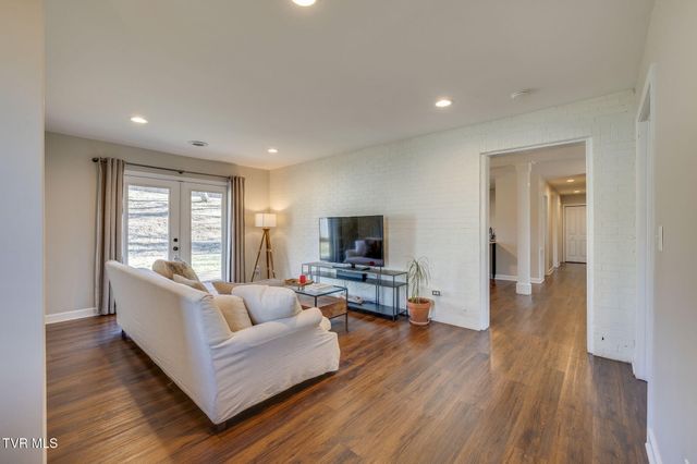 707 Woodhaven Drive, Johnson City, TN 37604