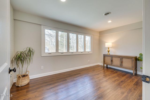 707 Woodhaven Drive, Johnson City, TN 37604