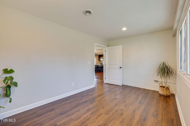 707 Woodhaven Drive, Johnson City, TN 37604