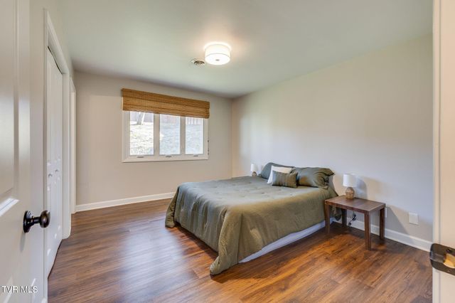 707 Woodhaven Drive, Johnson City, TN 37604