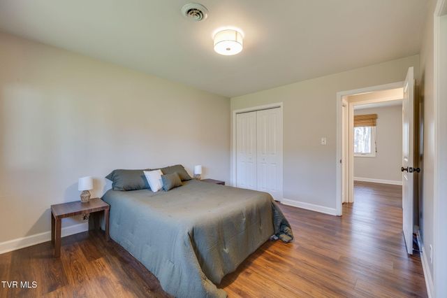 707 Woodhaven Drive, Johnson City, TN 37604