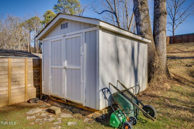 707 Woodhaven Drive, Johnson City, TN 37604