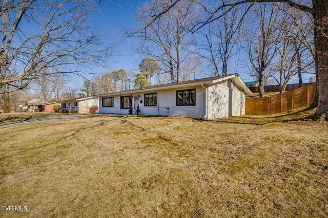 707 Woodhaven Drive, Johnson City, TN 37604