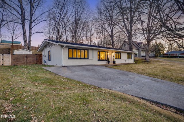 707 Woodhaven Drive, Johnson City, TN 37604