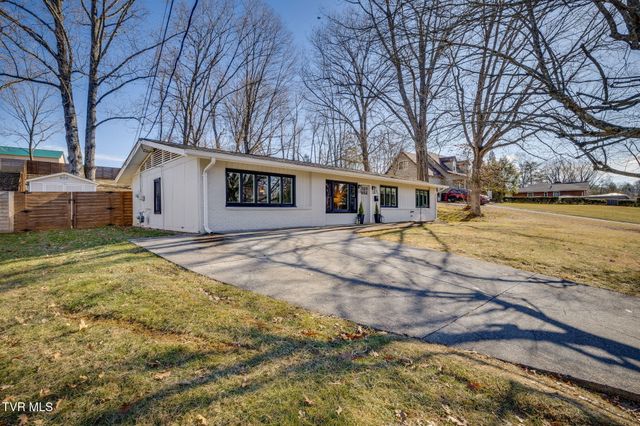 707 Woodhaven Drive, Johnson City, TN 37604