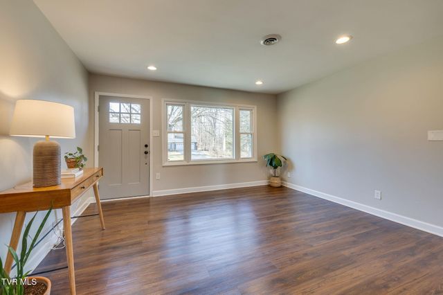 707 Woodhaven Drive, Johnson City, TN 37604