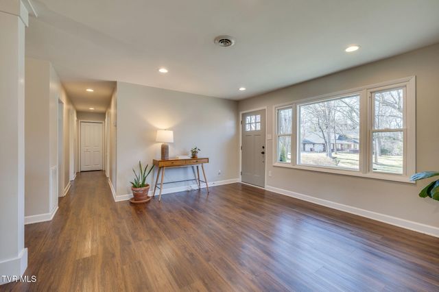 707 Woodhaven Drive, Johnson City, TN 37604