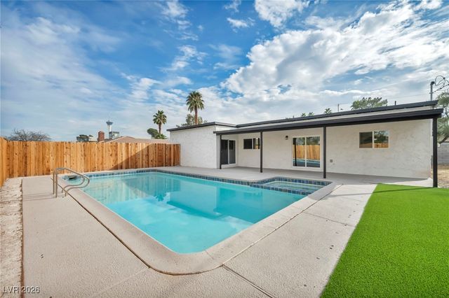 2500 West Oakey Boulevard, Las Vegas, NV 89102