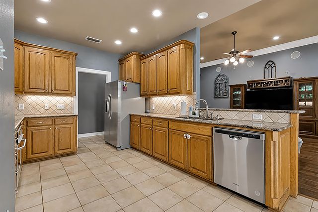 209 Travis Peak Trl, White Oak, TX 75693