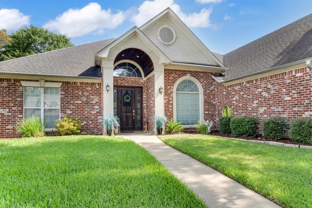 209 Travis Peak Trl, White Oak, TX 75693