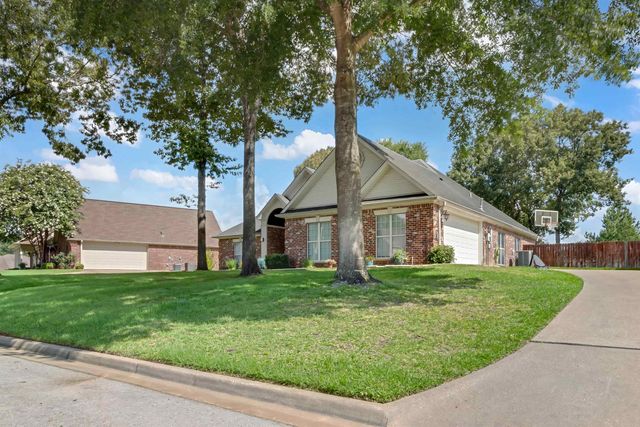 209 Travis Peak Trl, White Oak, TX 75693