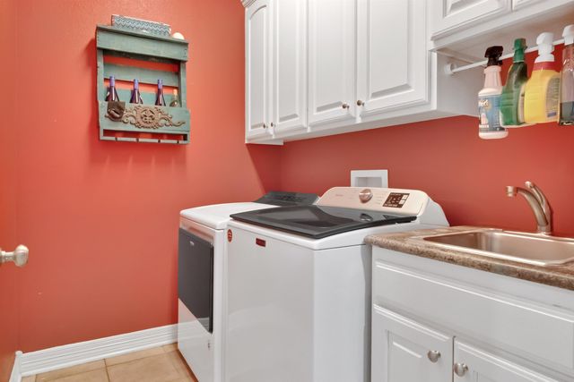 209 Travis Peak Trl, White Oak, TX 75693