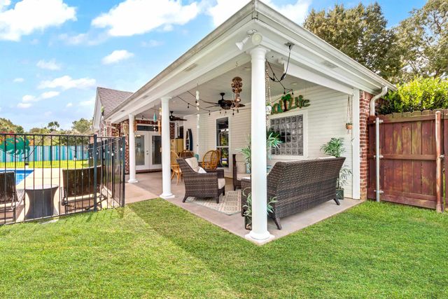 209 Travis Peak Trl, White Oak, TX 75693