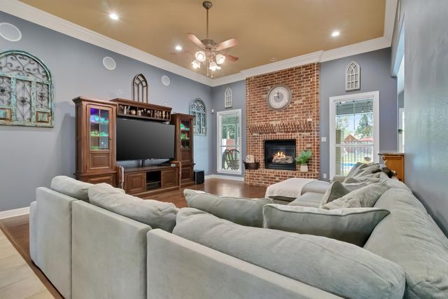 209 Travis Peak Trl, White Oak, TX 75693