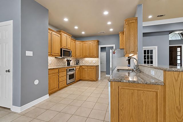 209 Travis Peak Trl, White Oak, TX 75693