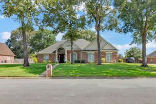 209 Travis Peak Trl, White Oak, TX 75693