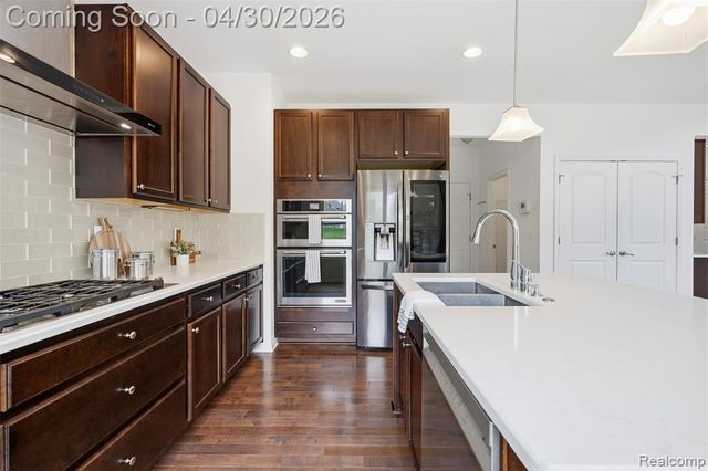 236 Cuyahoga Court, South Lyon, MI 48178