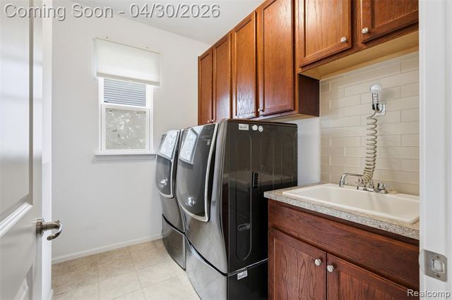 236 Cuyahoga Court, South Lyon, MI 48178