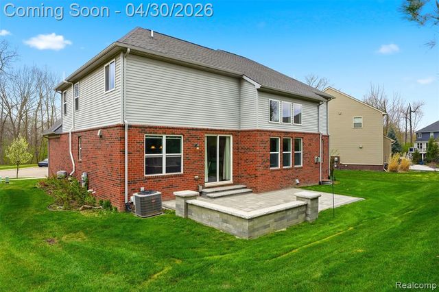 236 Cuyahoga Court, South Lyon, MI 48178