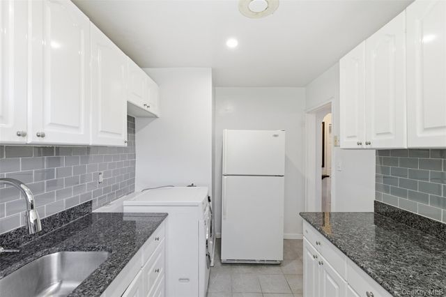 220-17 75th Avenue 85A2, Oakland Gardens, NY 11364
