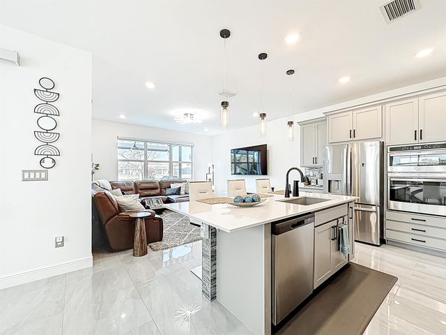 4201 Pelicano Way, Deerfield Beach, FL 33064