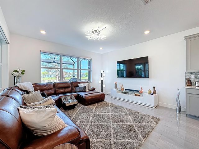 4201 Pelicano Way, Deerfield Beach, FL 33064