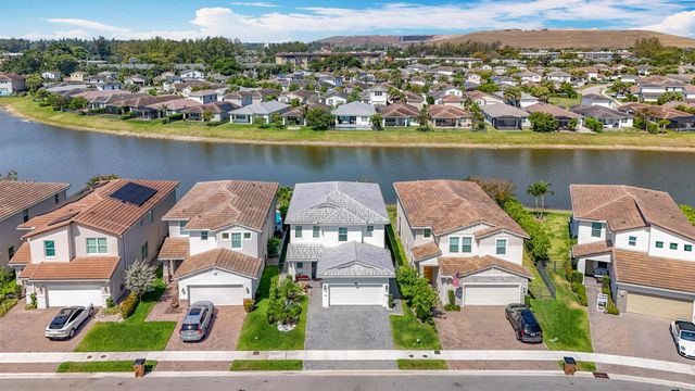 4201 Pelicano Way, Deerfield Beach, FL 33064