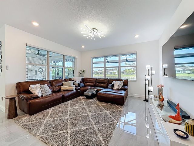 4201 Pelicano Way, Deerfield Beach, FL 33064
