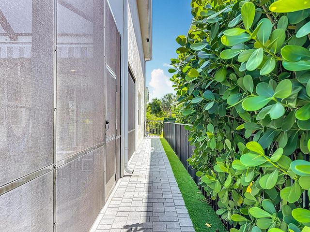 4201 Pelicano Way, Deerfield Beach, FL 33064